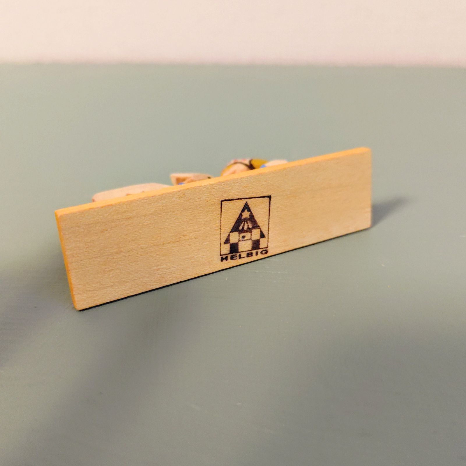 再入荷 子ヤギに餌をあげる少女 ドイツ木工芸品 ヘルビッヒ工房 ドイツ