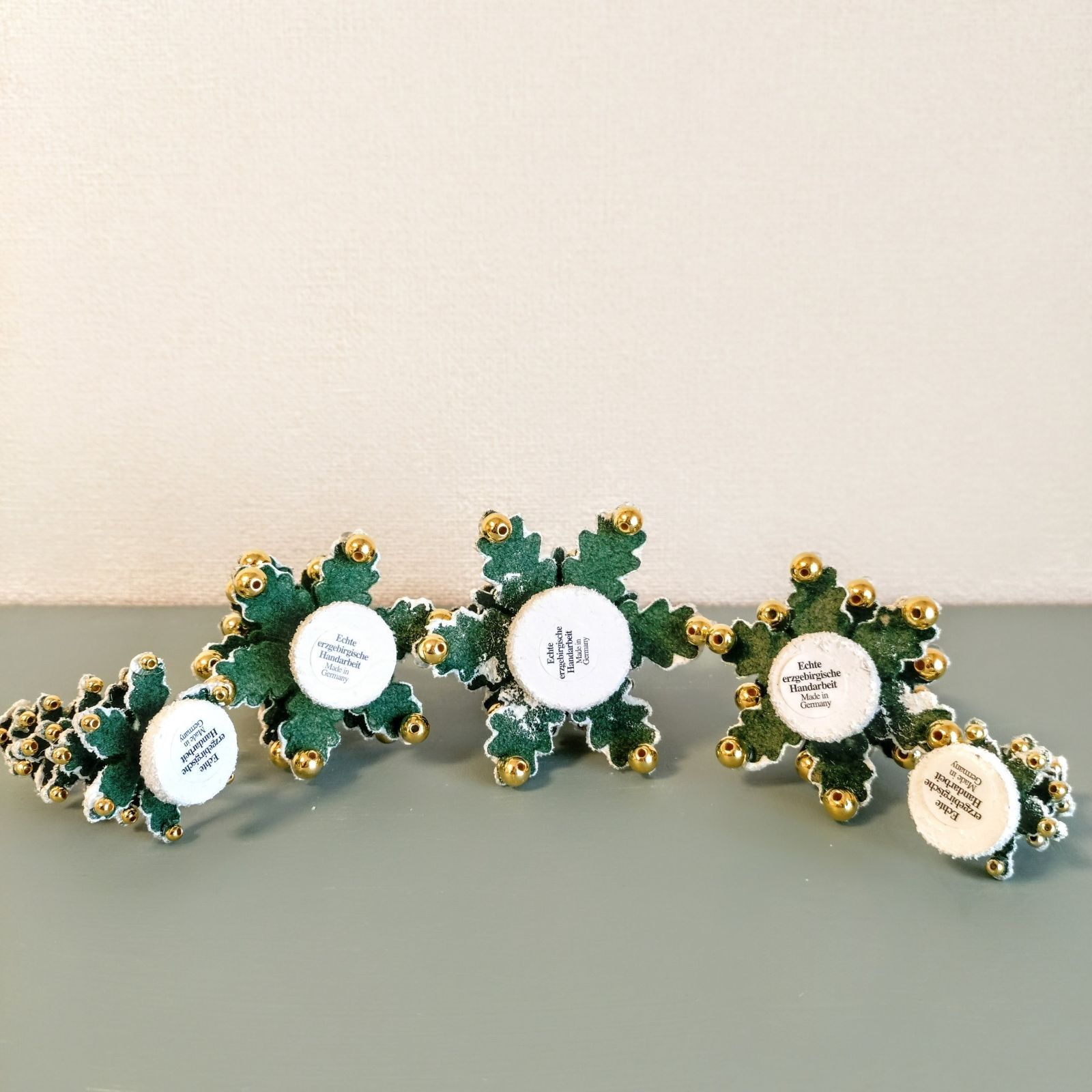  雪と金のボールのクリスマスツリー 5本セット ドイツ クリスマス飾り ドイツ雑貨 ディスプレイ 小物置き 置物 インテリア小物