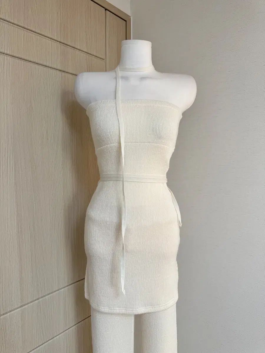 お買い得特価商品。 スリータイムズ ニット チューブトップ ONE PIECE パンツ セット