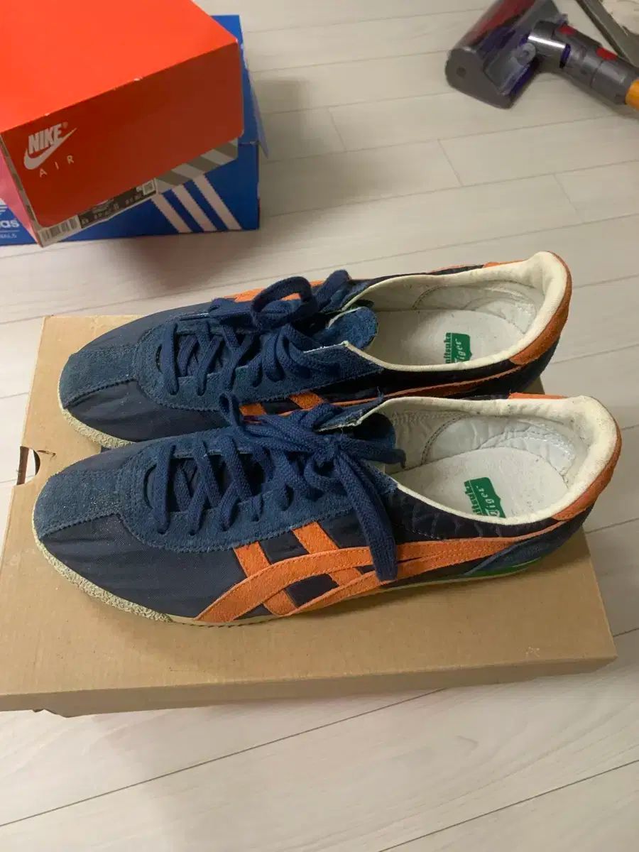 オニツカタイガー スニーカー 270