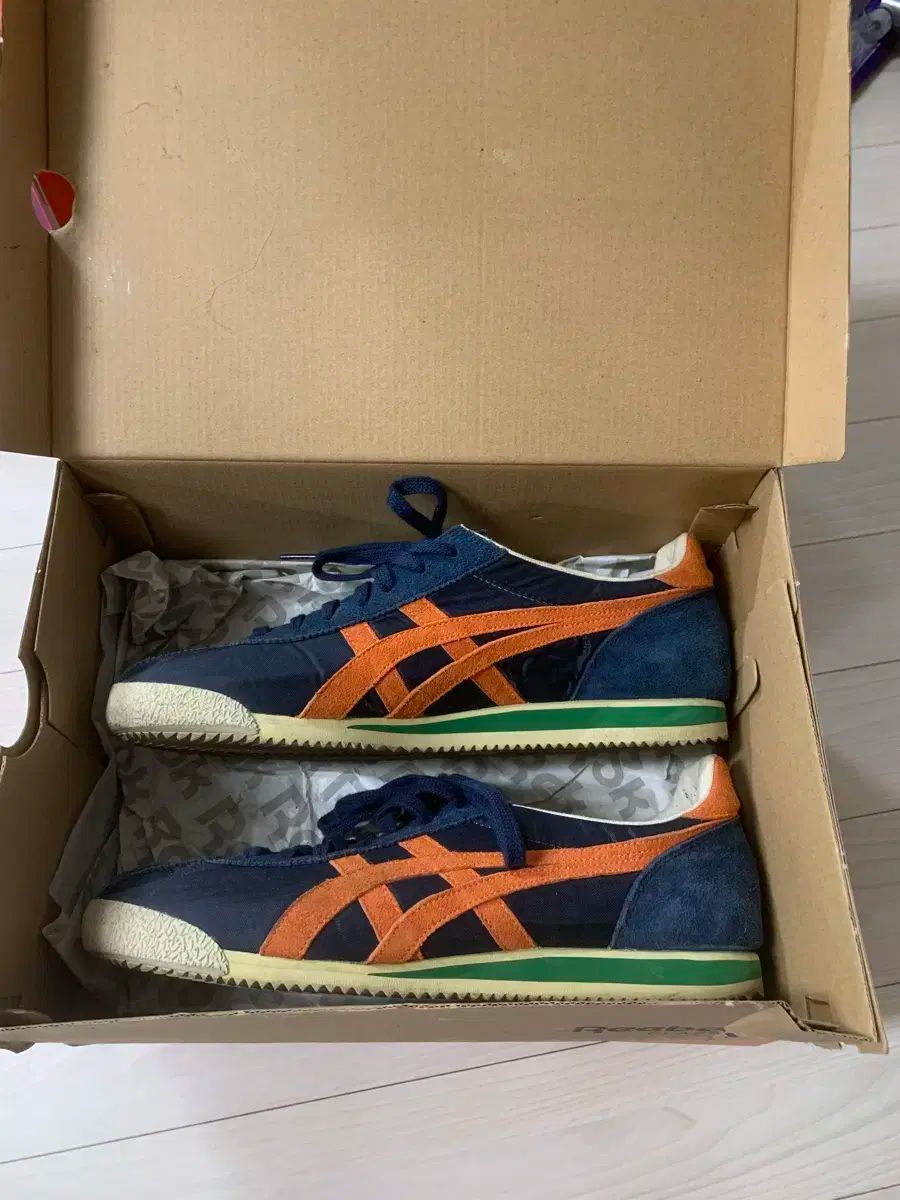 オニツカタイガー スニーカー 270