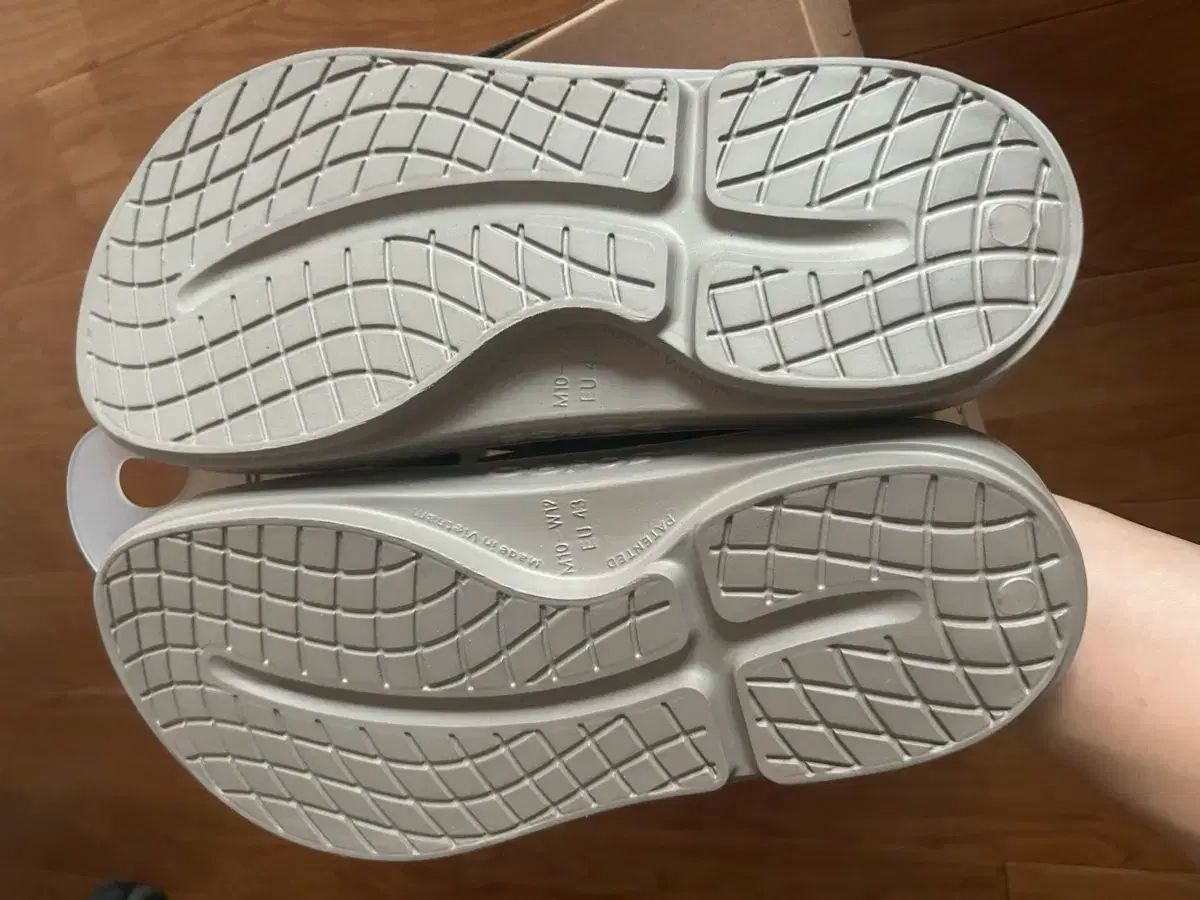 ウーフォス ビーチサンダル 280