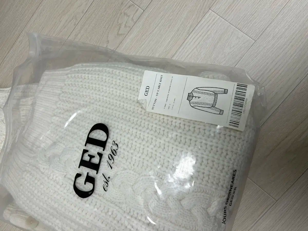 ged ボタンアップ ケーブルニット