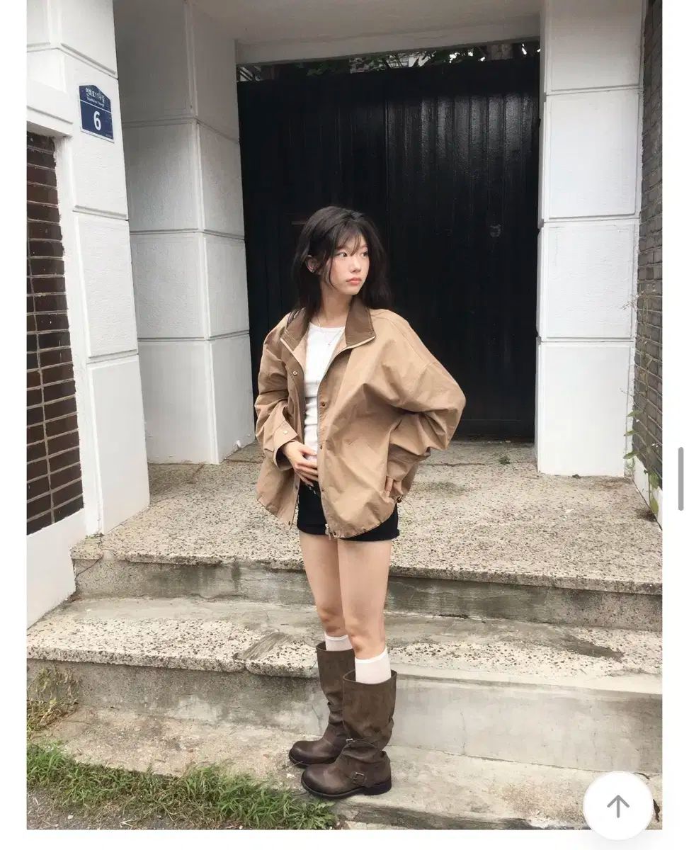 ably コーデそのまま マウンテンパーカー レッグウォーマー ブーツ