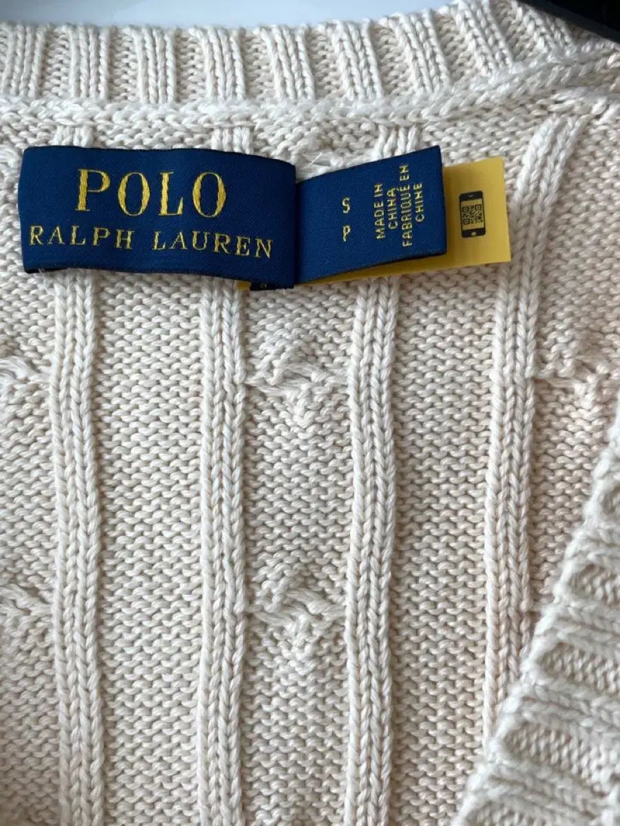 アイボリー Vネック