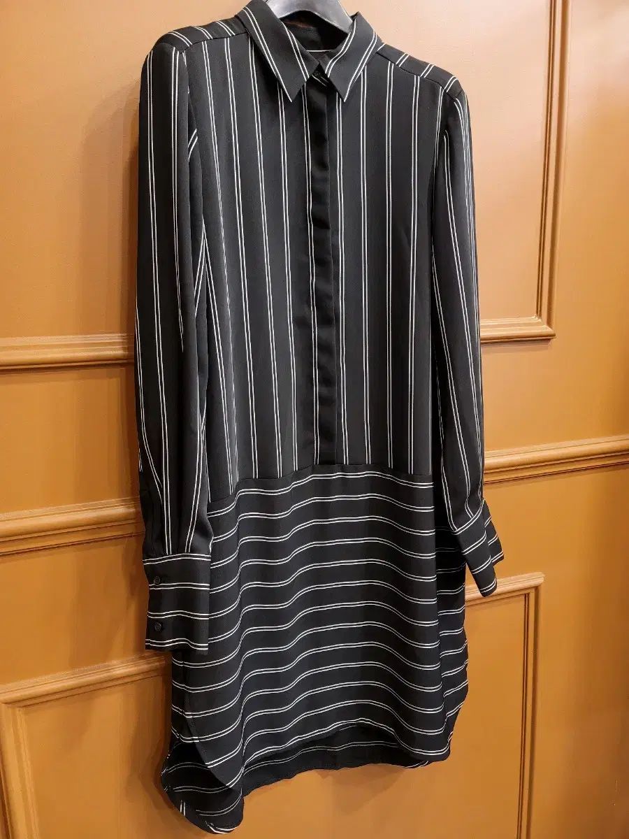 ブラック シャツ型 ONE PIECE