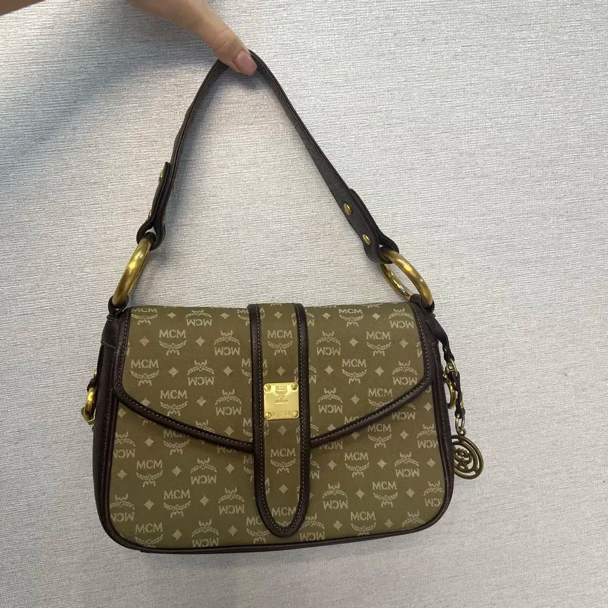 MCM ロゴ パータン ショルダーバッグ