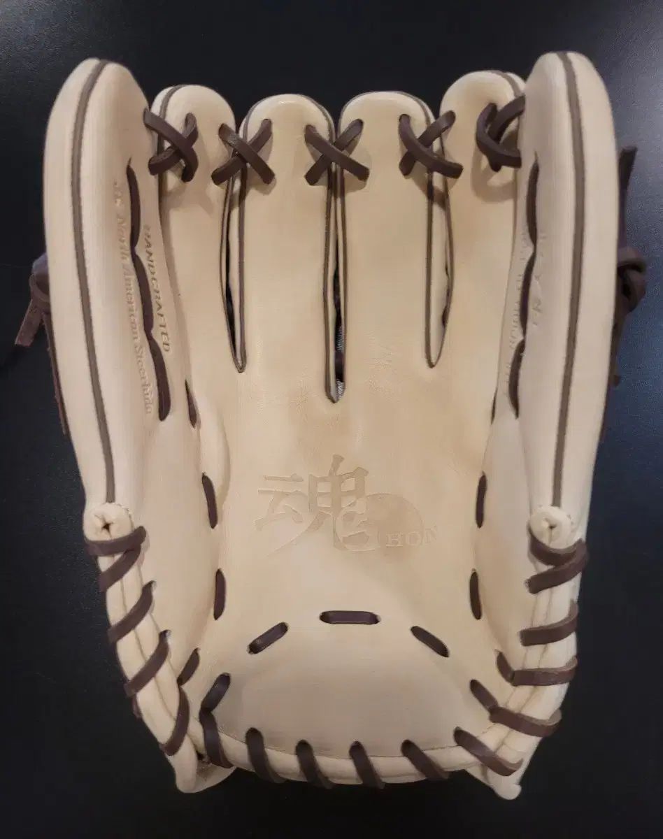 調教済み羊両手グローブ