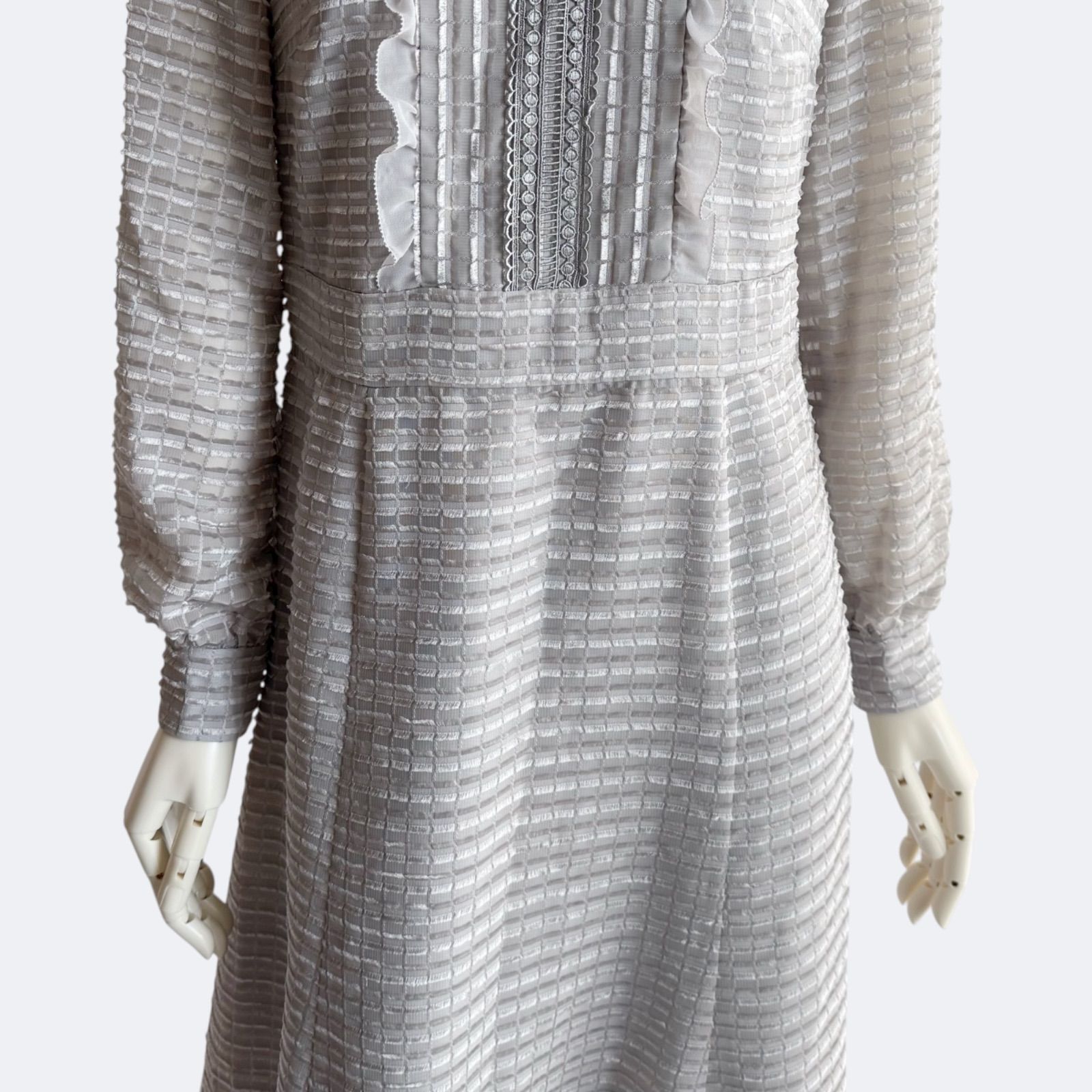  TO BE CHIC トゥービーシック フリルレース ワンピース上品 お呼ばれ 長袖 七分袖 ひざ丈ワンピース