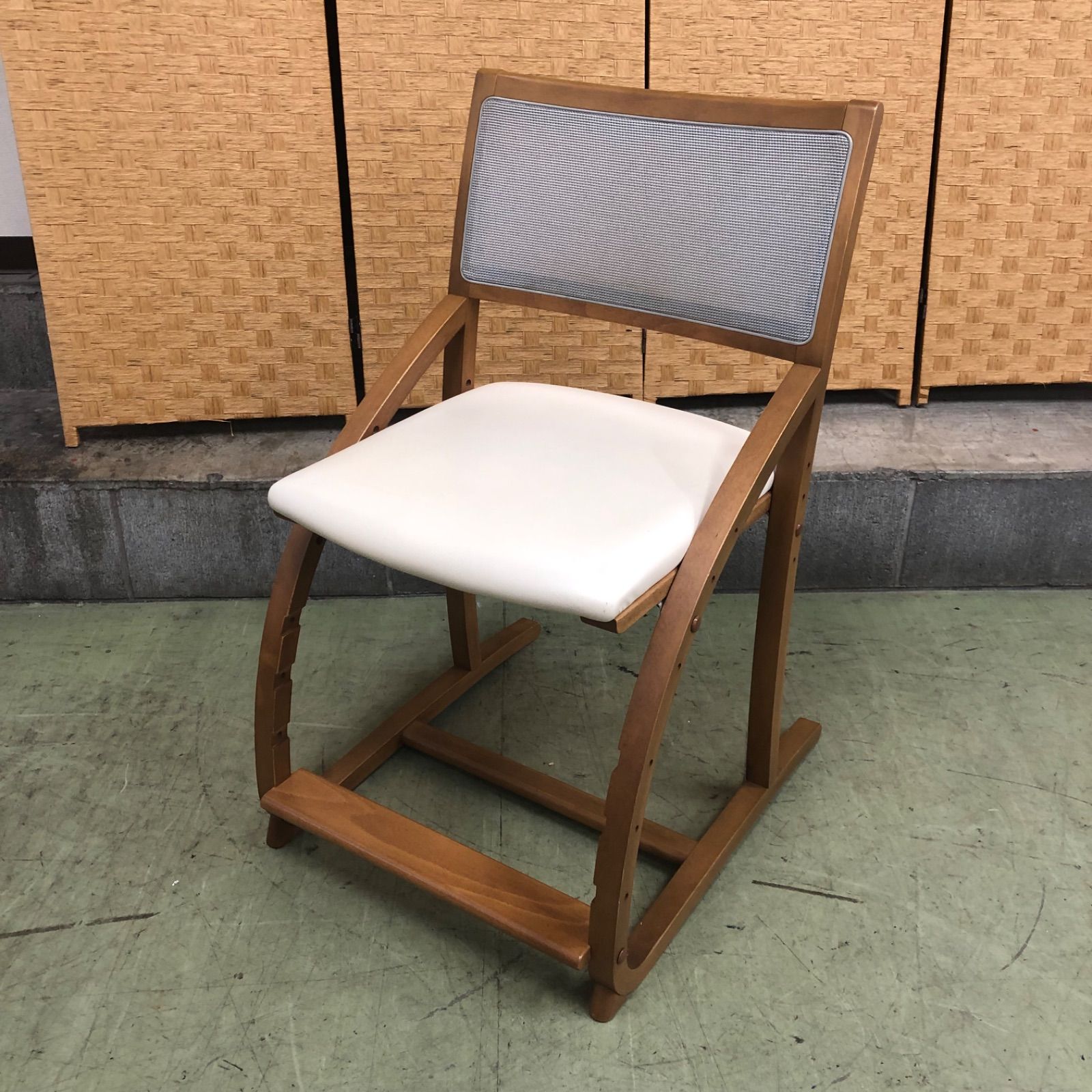 ○【値下げ交渉可能】カリモク デスクチェア 学習椅子 クレシェ XT2401 
