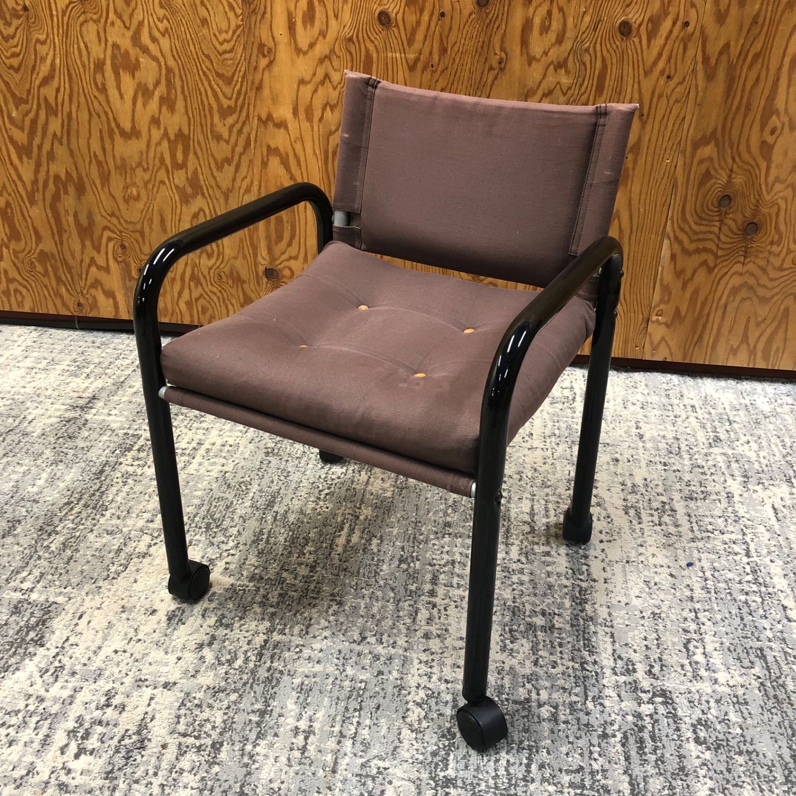 ●【値下げ交渉可能】innovator イノベーター キャプテンチェア 小豆系カラー キャスター付き 北欧モダン