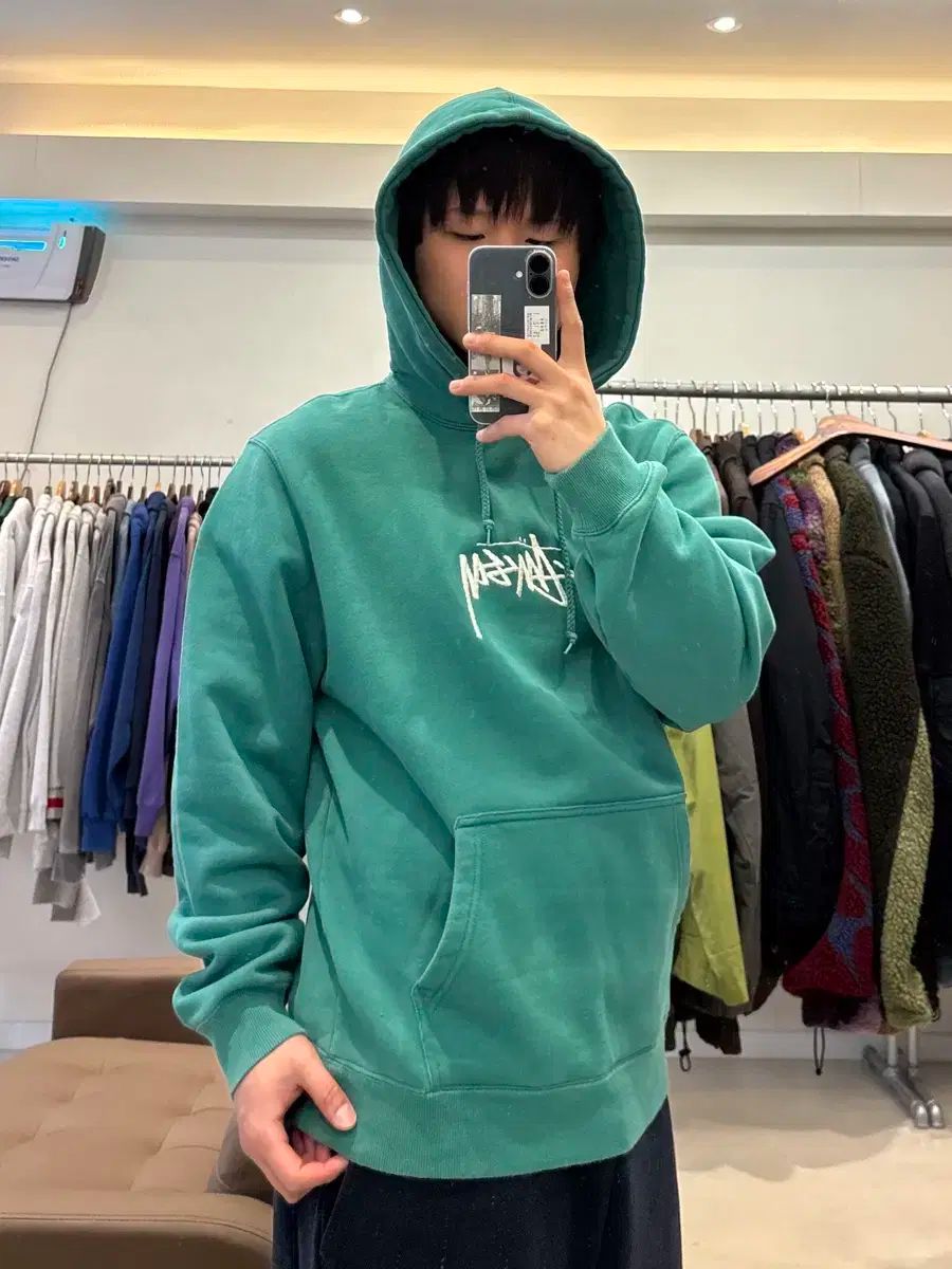 厳選商品を皆様に。 STUSSY ストック 刺繍 ロゴ フーディー グリーン 【格安SALEスタート！】