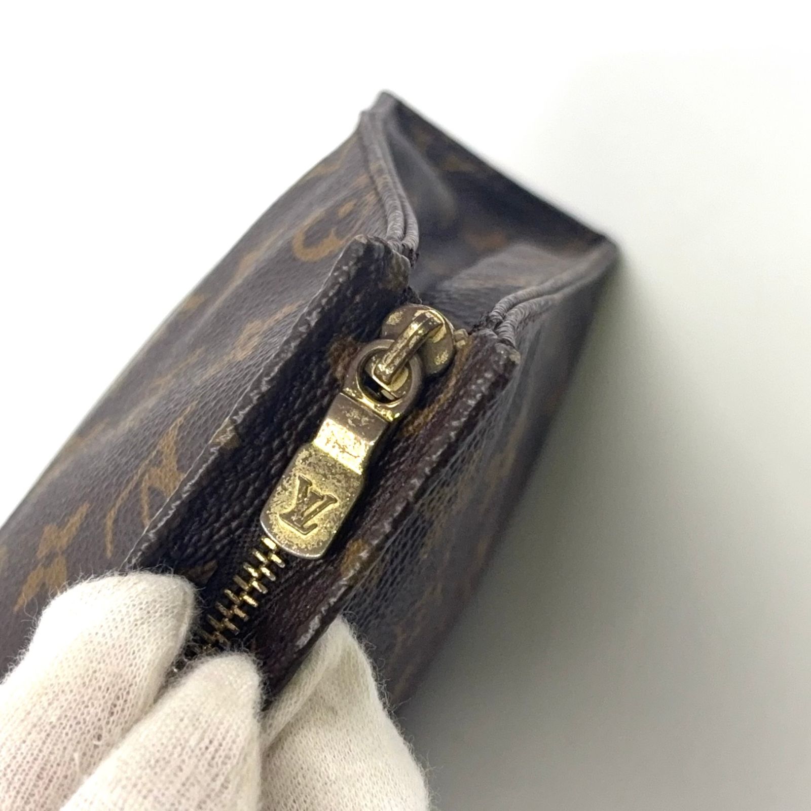 VUITTON ポッシュトワレット26