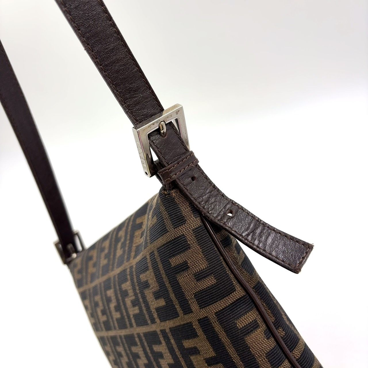 【美品】FENDI マンマバケット ズッカ柄 ブラウン ワンショルダー 鑑定済 FENDI フェンディ ズッカ柄 マンマバケット ワンショルダーバッグ