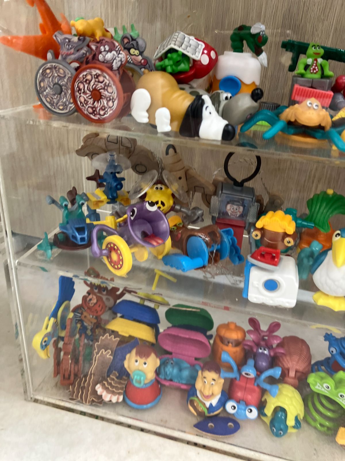 A【保管品】キンダーサプライズ おもちゃ アクリルケース入り キンダー