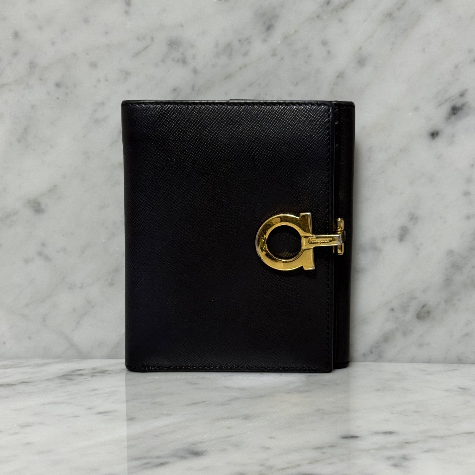 salvatore ferragamo サルヴァトーレフェラガモ 二つ折り財布 ブラック