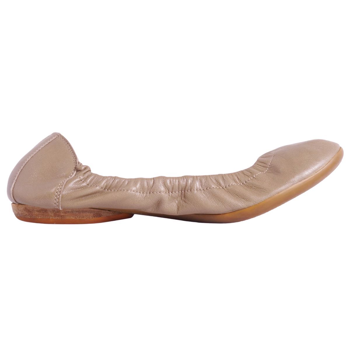 フラットパンプス