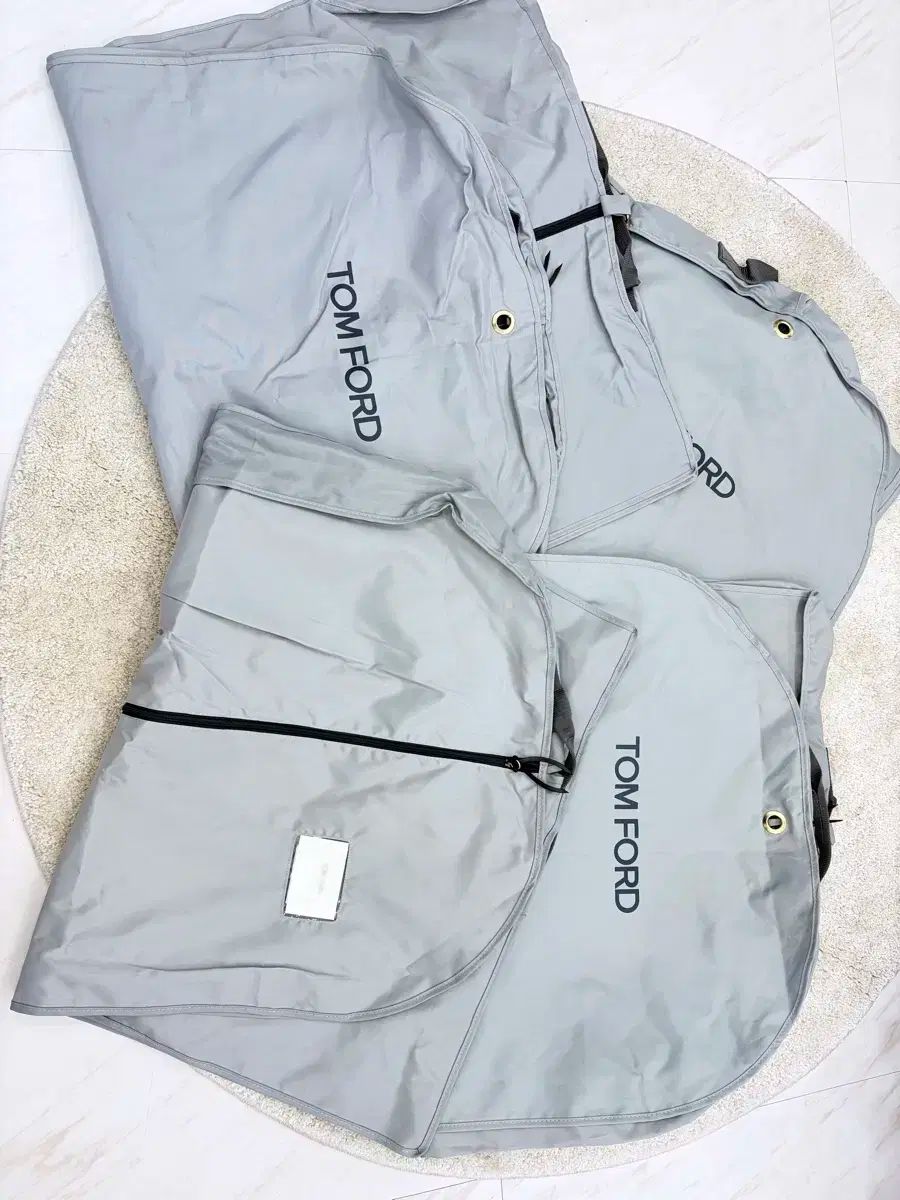 まとめ TOM FORD トムフォード スーツケース 4枚