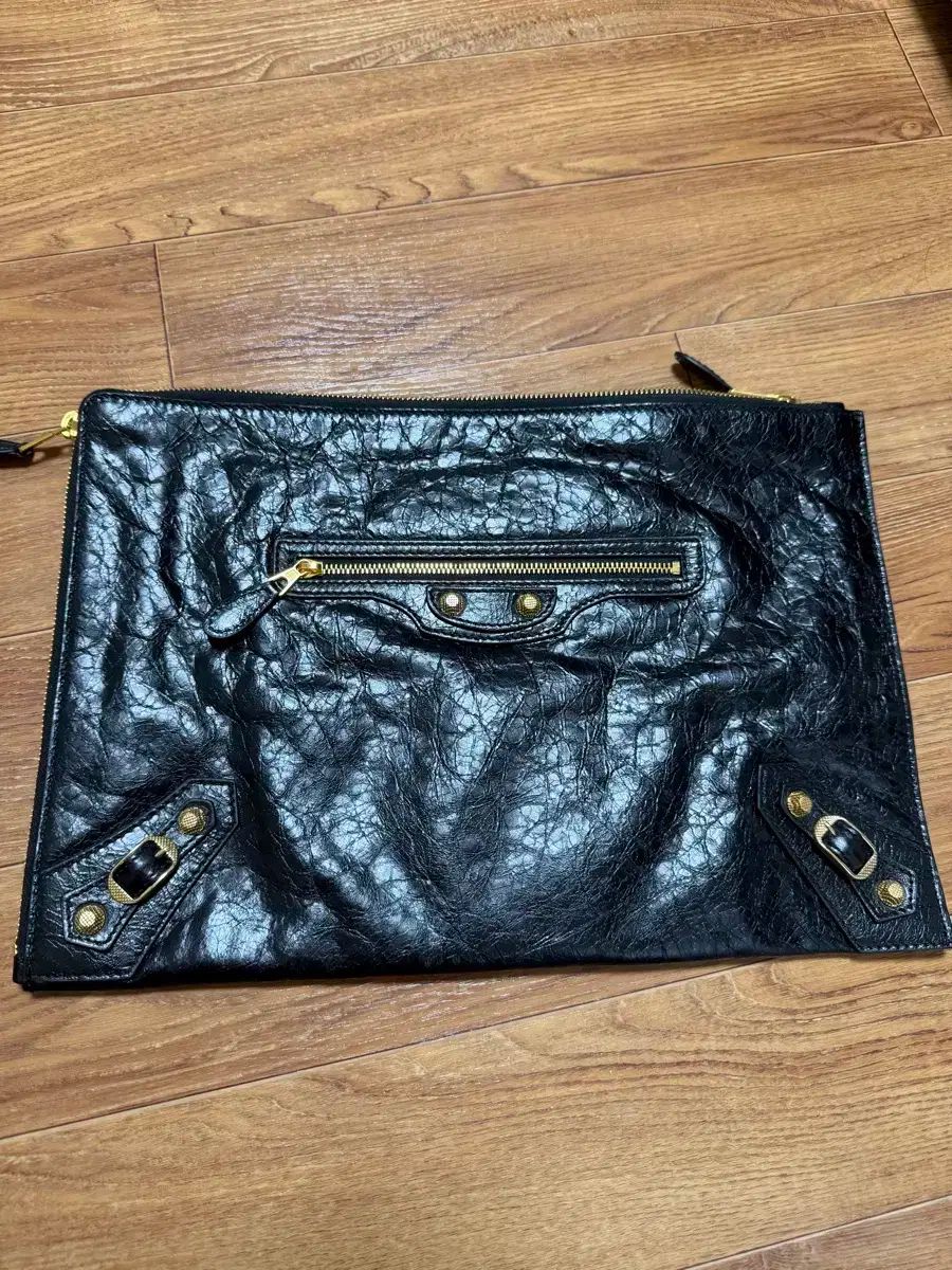 バレンシアガ クラッチバッグ ブラック ミディアム