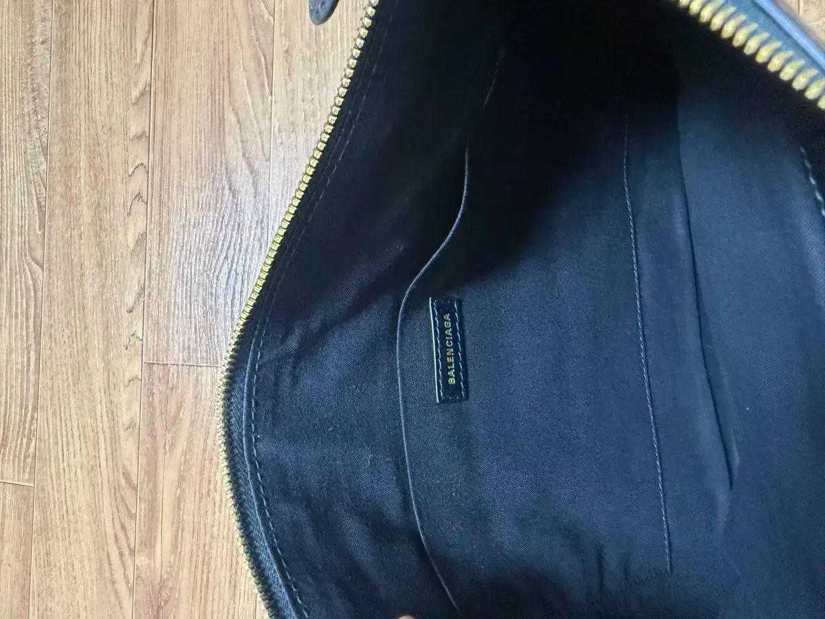 バレンシアガ クラッチバッグ ブラック ミディアム