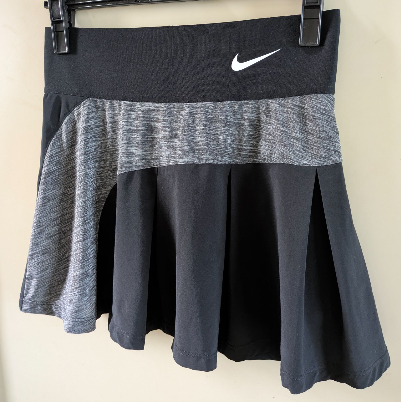 NIKE ナイキ テニス ウェア スコート Sサイズ（М寄り）中古美品 黒杢
