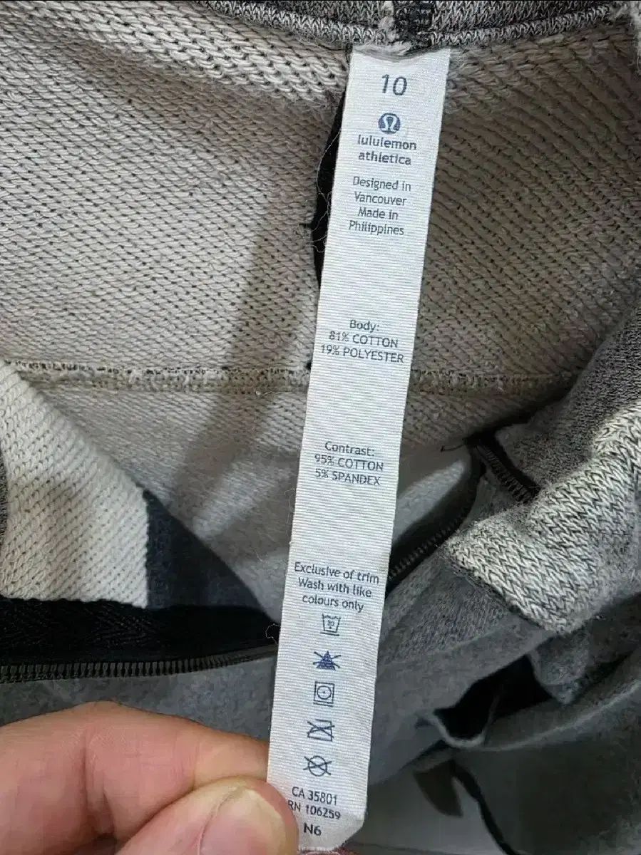 グレー フーディー