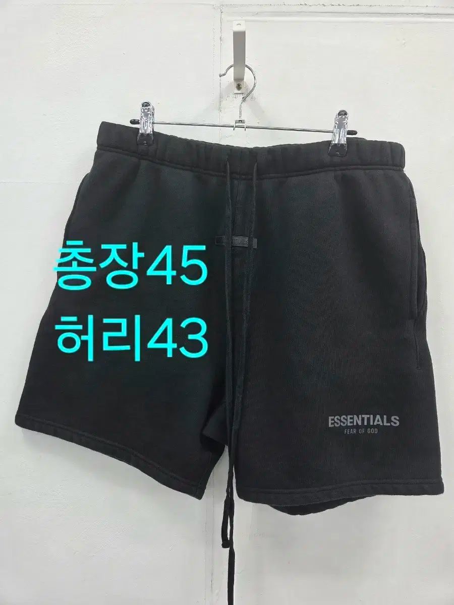 M FEAR OF GOD フィアオブゴッド ESSENTIALS エッセンシャルズ ブラック ハーフパンツ