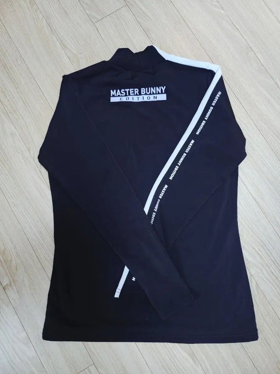 マスターバニーエディション 起毛 Tシャツと パーリーゲイツ ハイネックTシャツ