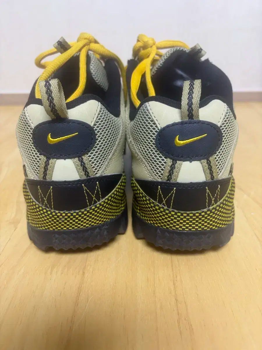 ナイキ エア フマラ ウィート グラス 280