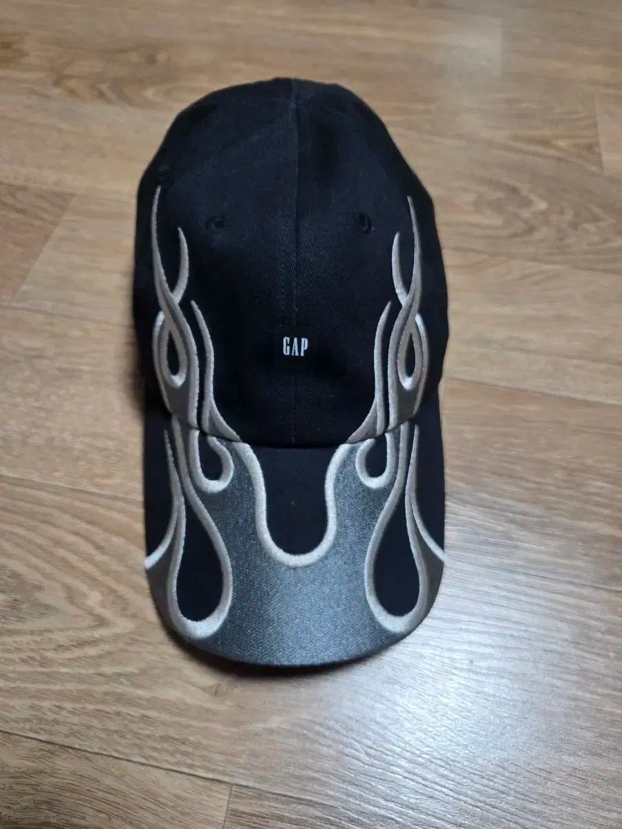 YEEZY GAP イージーギャップ 炎 ベースボールキャップ クリーム販売