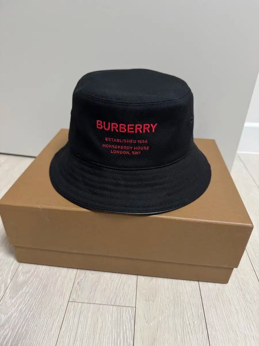 バーバリー ホースペリー モーティブ コットン バケットハット