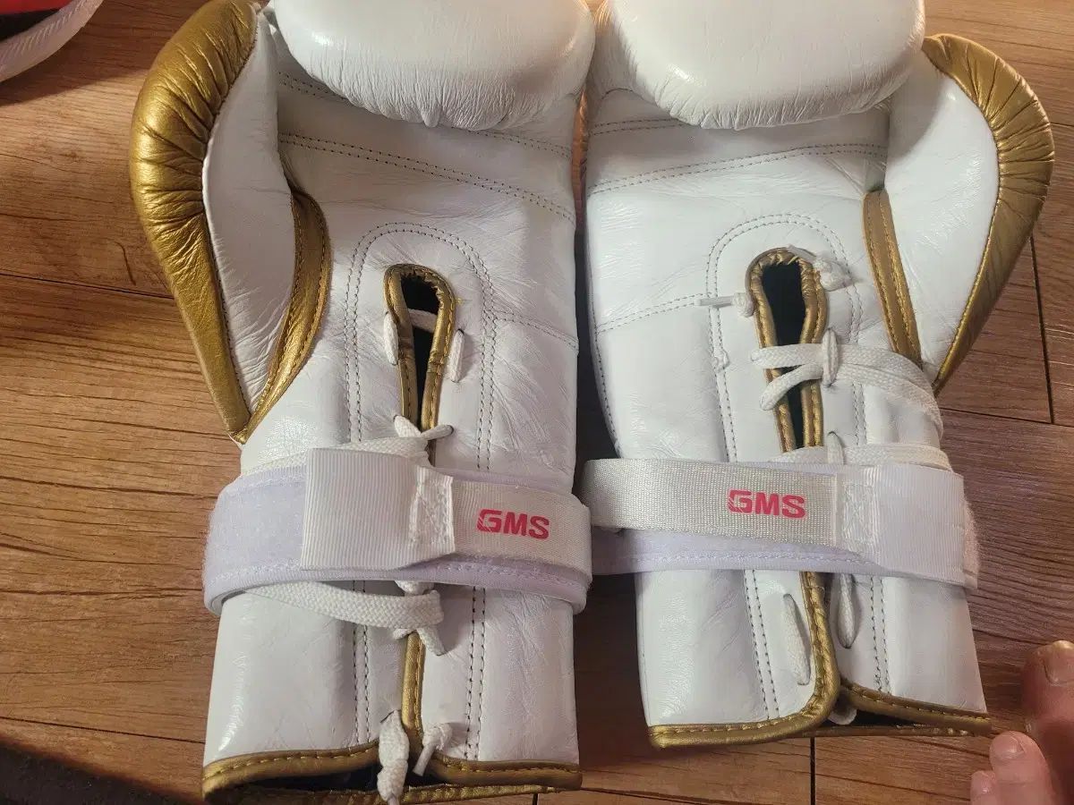 トゥイスコ 504 14オンス ボクシンググローブ