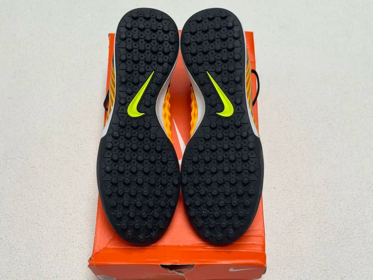  270 ナイキ マジスタ フィナーレII TF フットサルシューズ シューズ