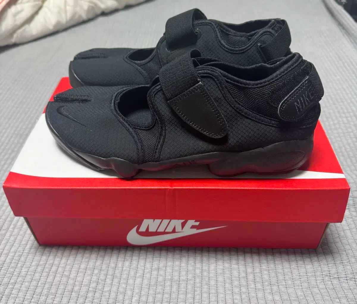 ナイキ エア リフト ブリード ブラック w270
