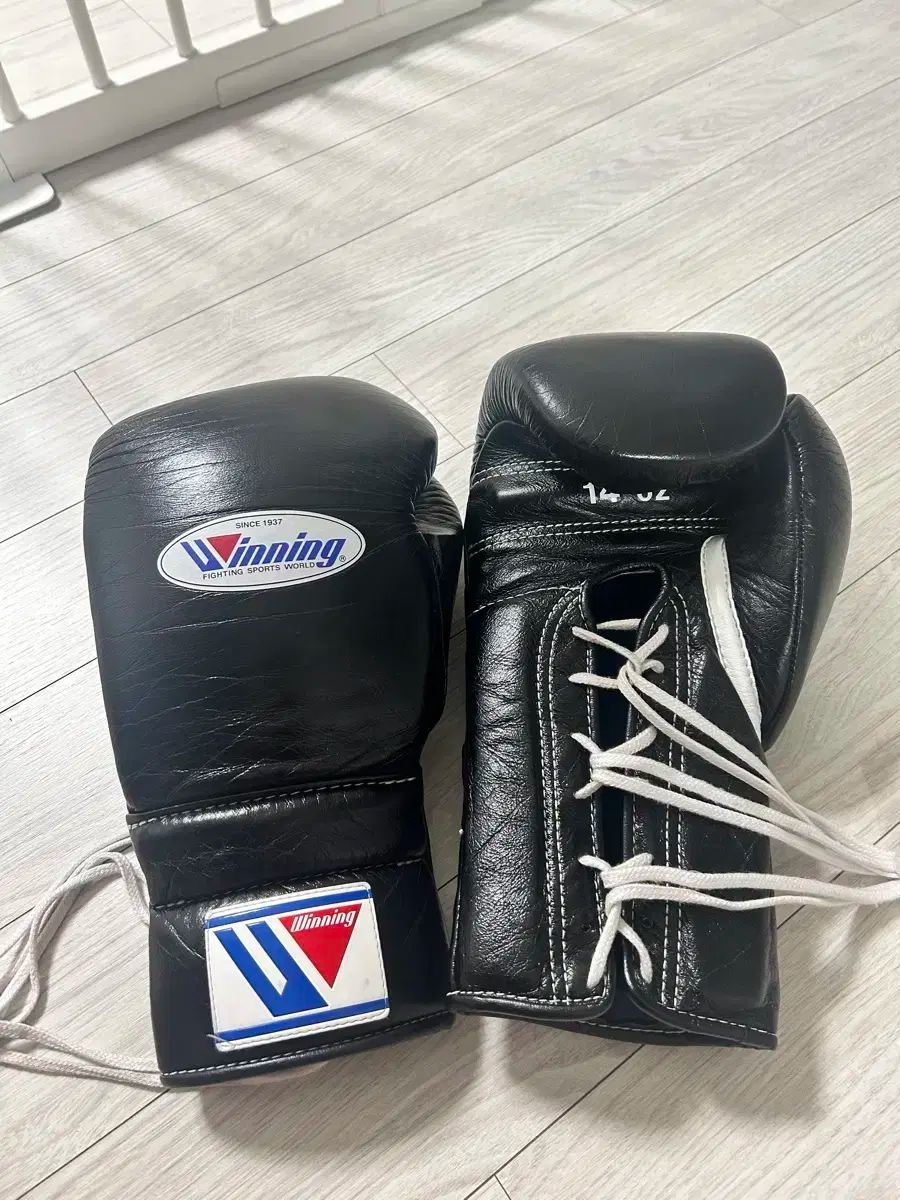Winning ボクシンググローブ 14oz 黒 Winning ボクシンググローブ