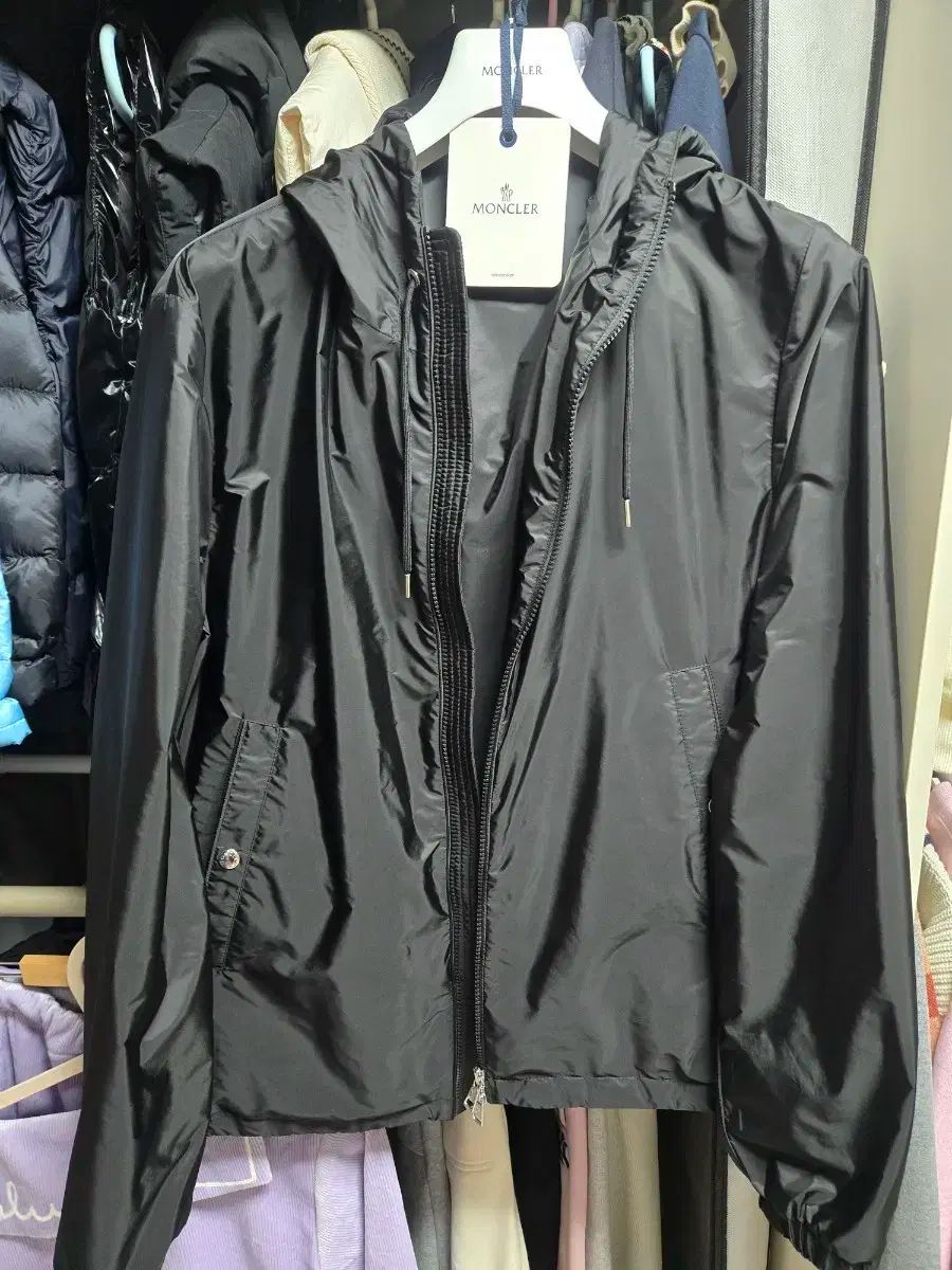 モンクレール 絵プーファーアグ 絵ファーウィンドブレーカー