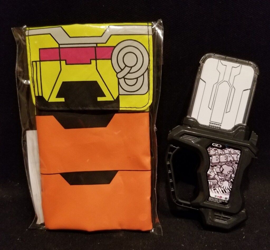 バンダイ DXライダーガシャットシリーズ 仮面ライダーエグゼイド DXプロトドレミファビートガシャット キメワザスロットホルダー柄おでかけポケット