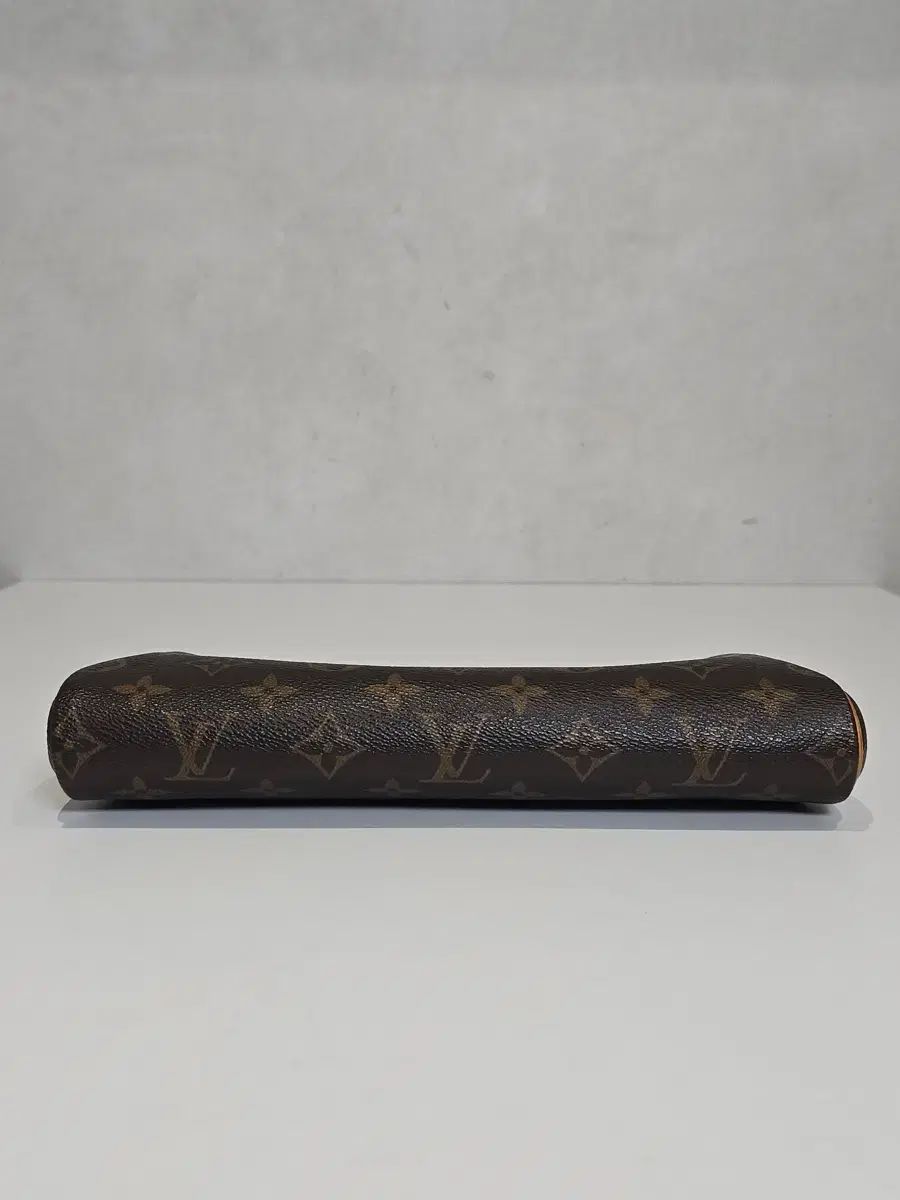 ポーチ ブラウン