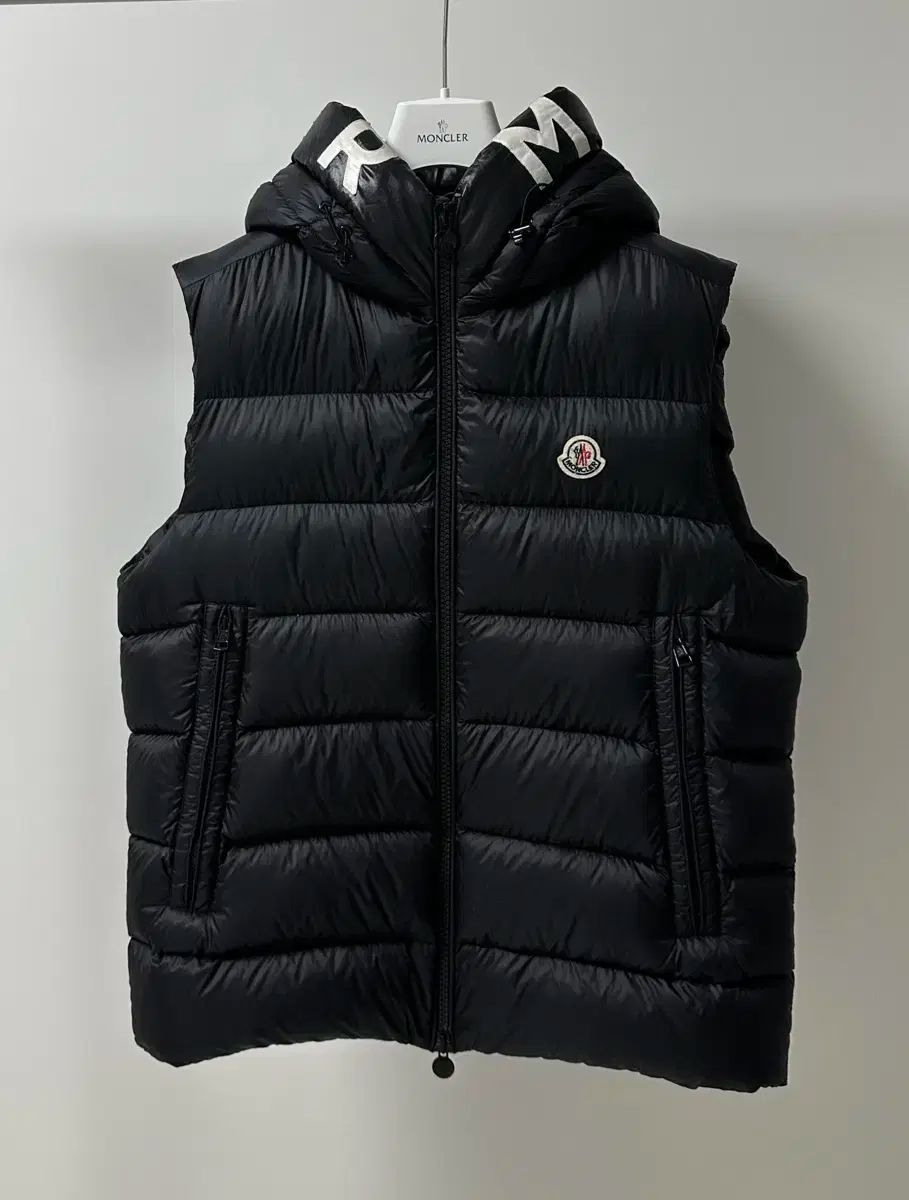 3 モンクレール MONTREUIL ダウンベスト 3回着用