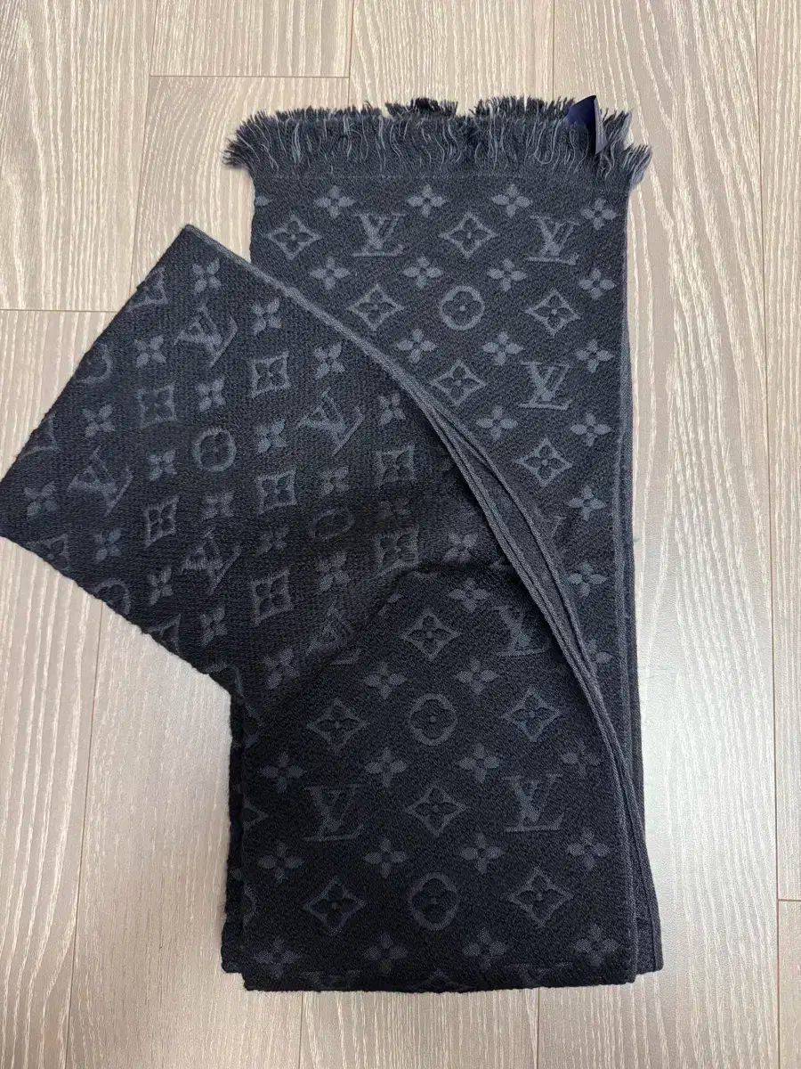 ルイヴィトン モノグラム マフラー ブラック M70520