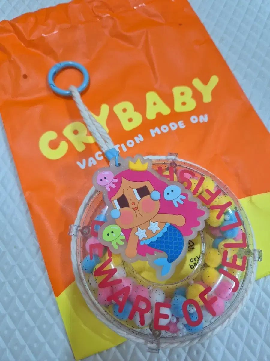 クライベイビー 休暇日記シリーズ チューブ キーホルダー POP MART Secret Honey