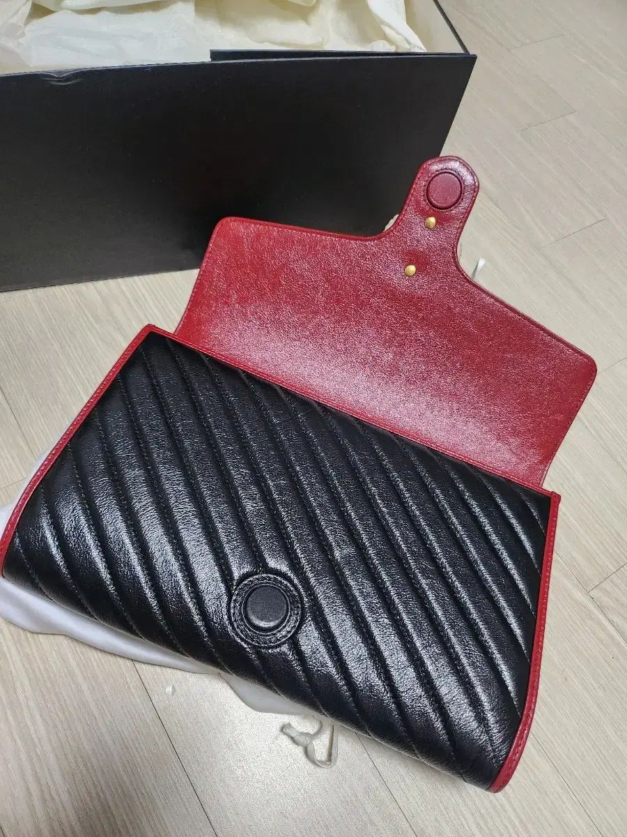 クラッチバッグ