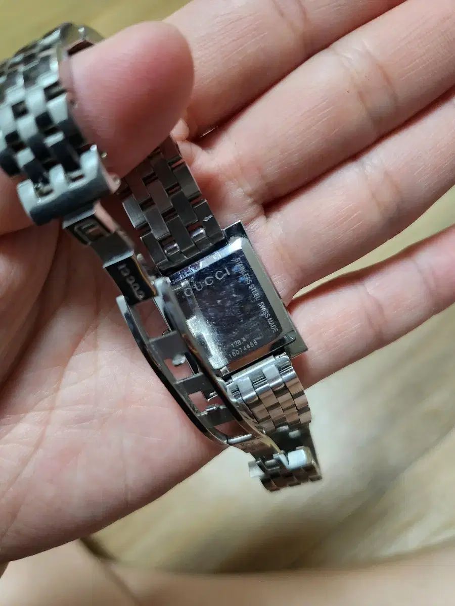 スクエア メタル