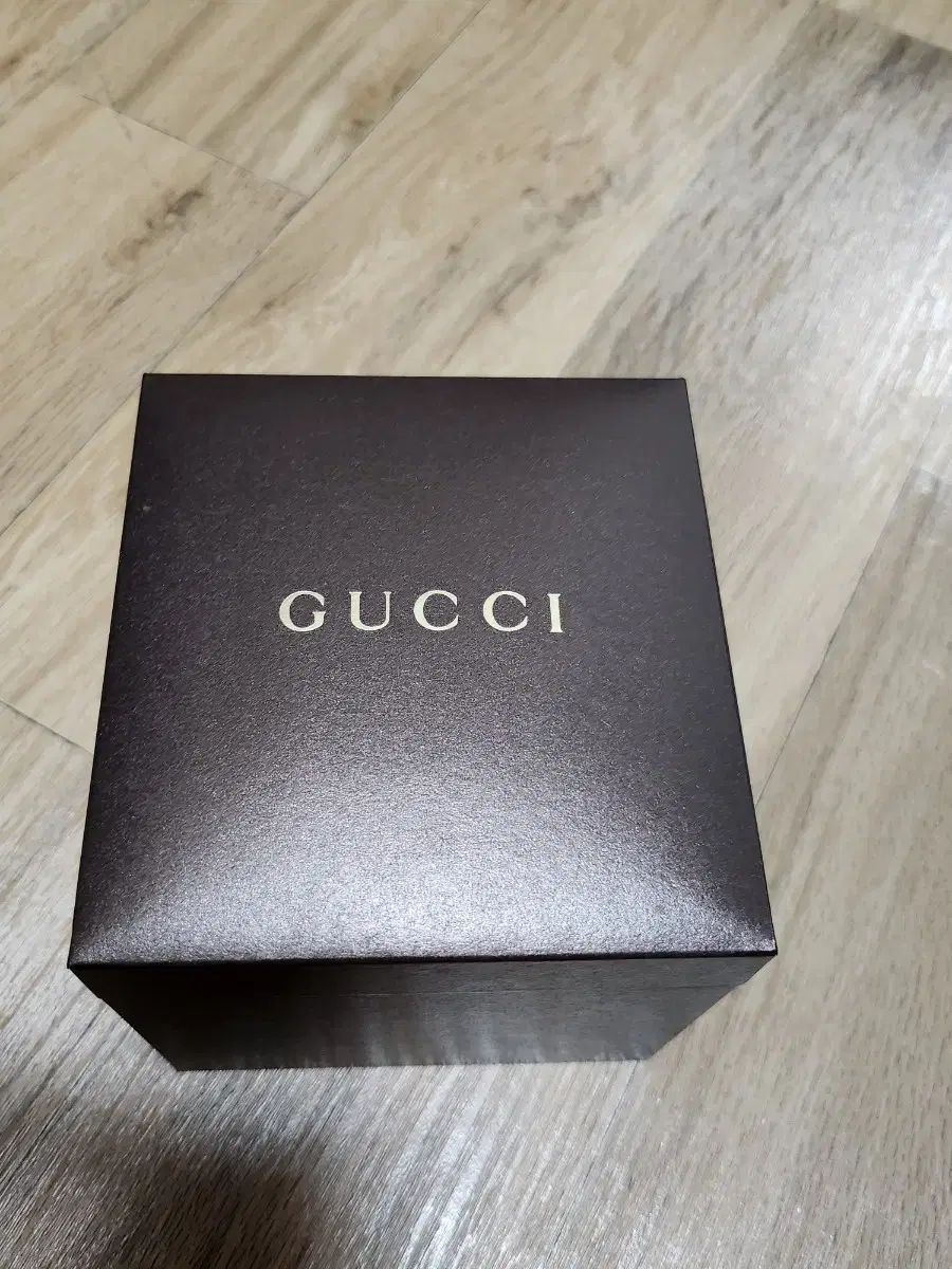 グッチ レディース スクエア メタル 時計