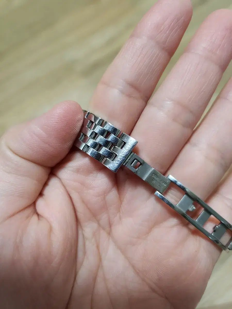  グッチ レディース スクエア メタル 時計 金属ベルト 時計