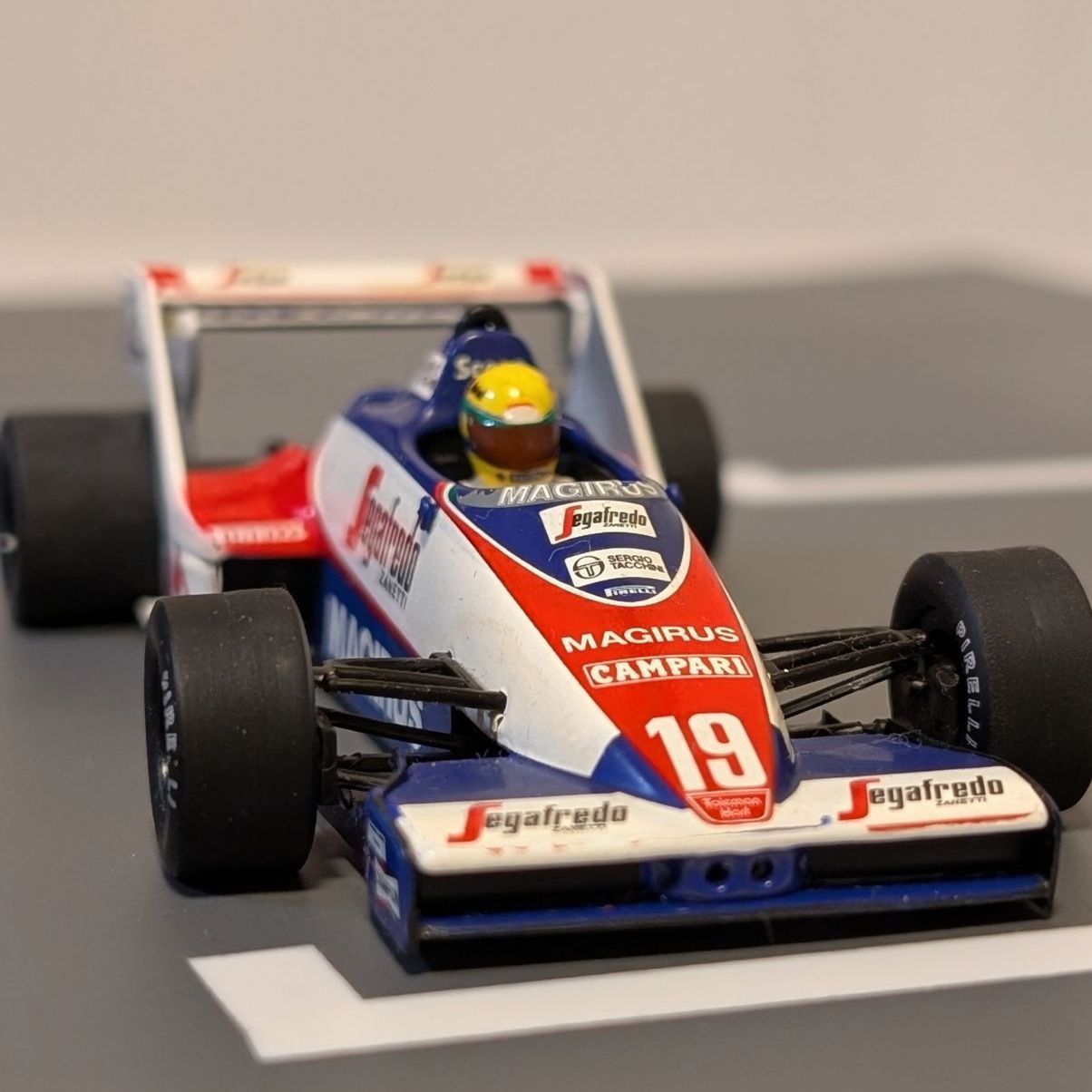 ミニチャンプス トールマン ハート TG184 アイルトン・セナ マルボロ