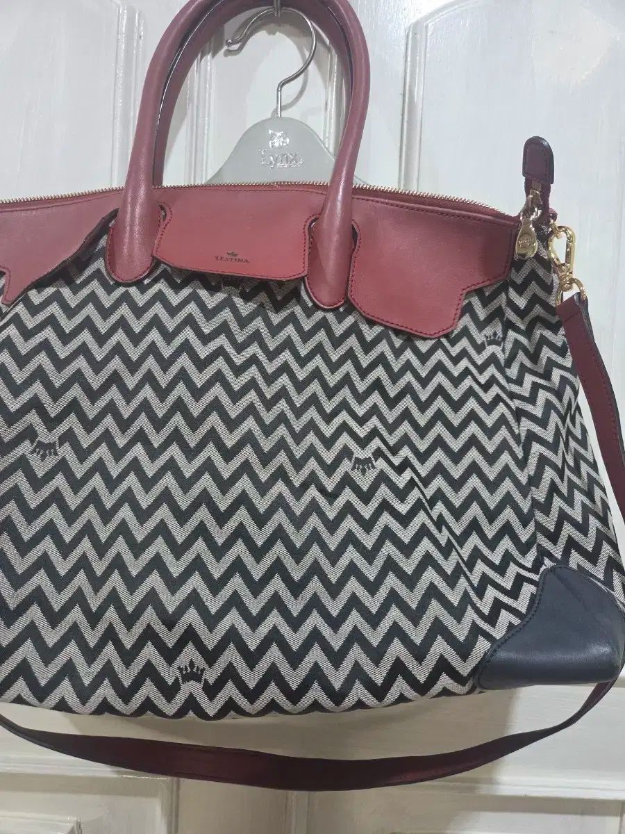 J.ESTINA ジグザグ 王冠 パータン ショルダーバッグ