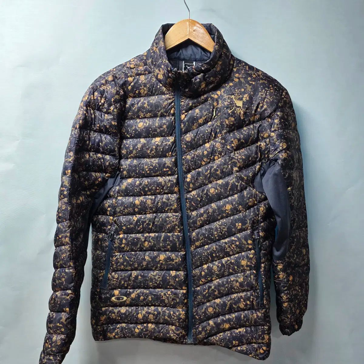 オークリー Lサイズ 軽量グースダウン