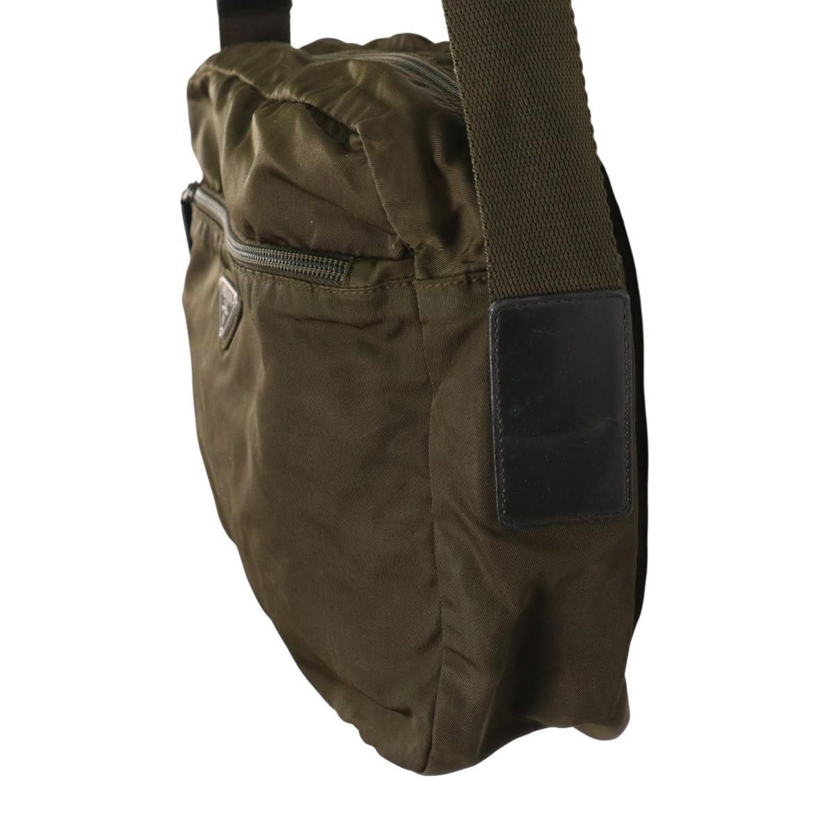 プラダ ショルダーバッグ カメラバック テスートナイロン 三角プレート カーキ トートバッグ ショルダーバッグ 三角ロゴ プレート テスート ナイロン