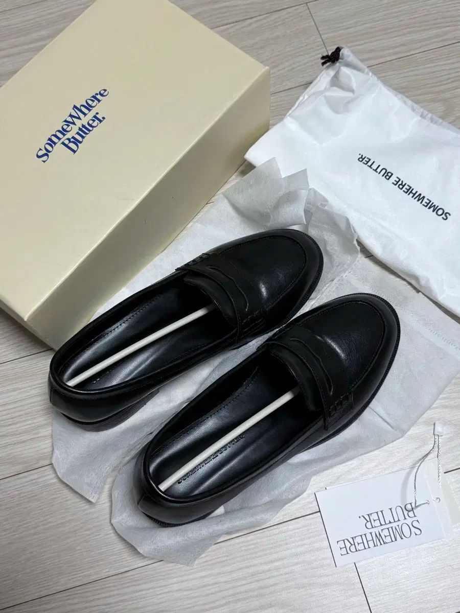 サムウェアバター ローファー ブラック 240